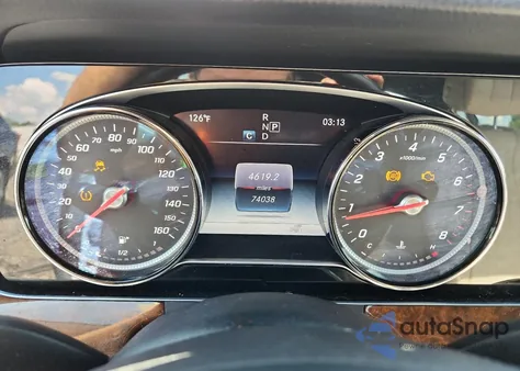 2017 Mercedes-Benz E 300 4Matic z USA, uszkodzony, nr VIN WDDZF4KB0HA073411